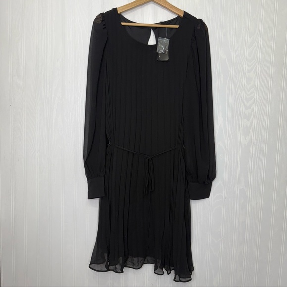 Torrid Mini chiffon pleated black dress size 1X - Picture 3 of 11